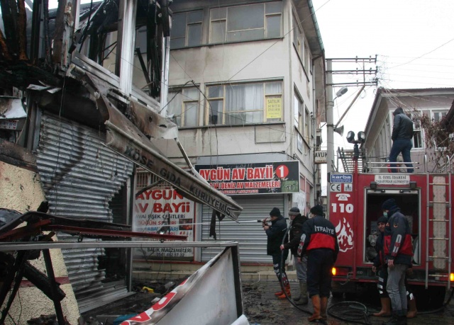 Bolvadin&#039;de 15 dükkânın yandığı olayda facianın boyutu gün ağardığında ortaya çıktı