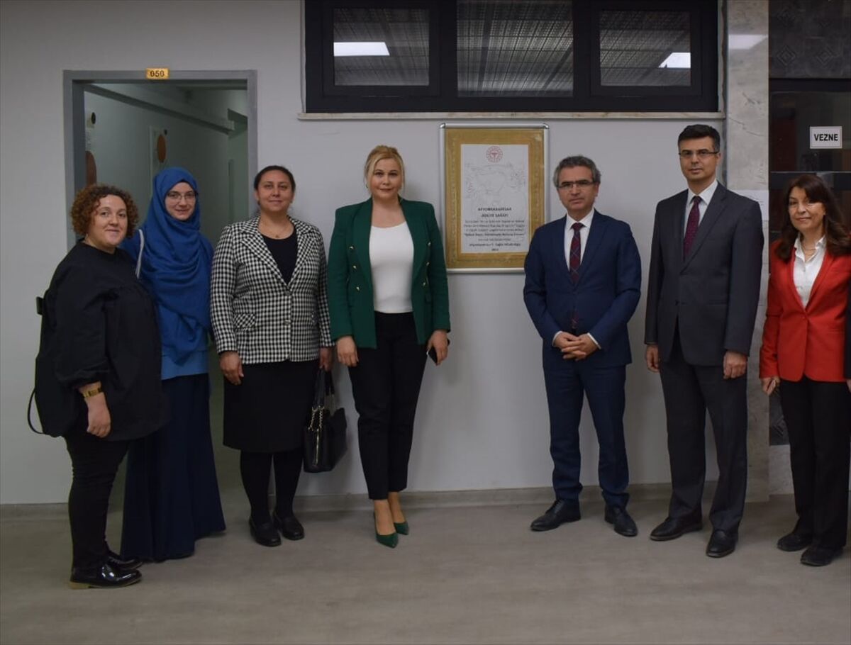 AA-20231122-32991362-32991360-AFYONKARAHISAR_ADLIYESINE_BEBEK_DOSTU_DESTEKLEYICI_KURULUS_UNVANI_VERILDI