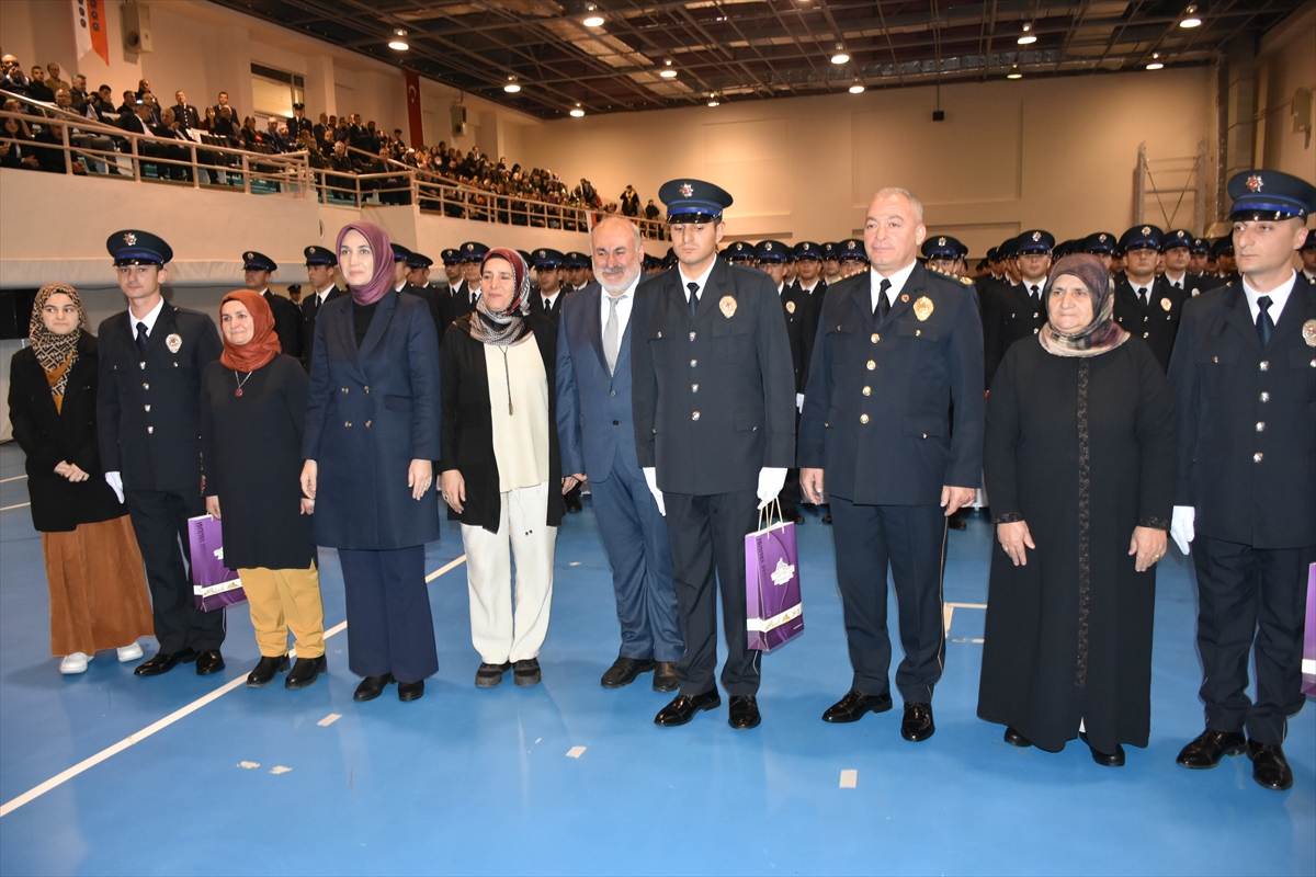 AA-20231209-33140712-33140710-AFYONKARAHISARDA_439_POLIS_ADAYI_MEZUN_OLDU