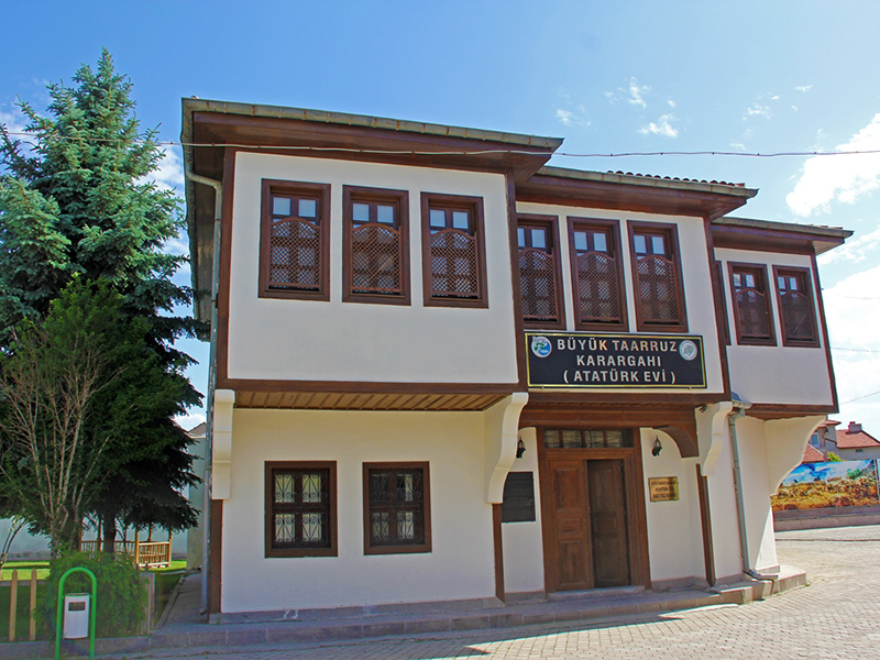 10 Suhut Ataturk Evi