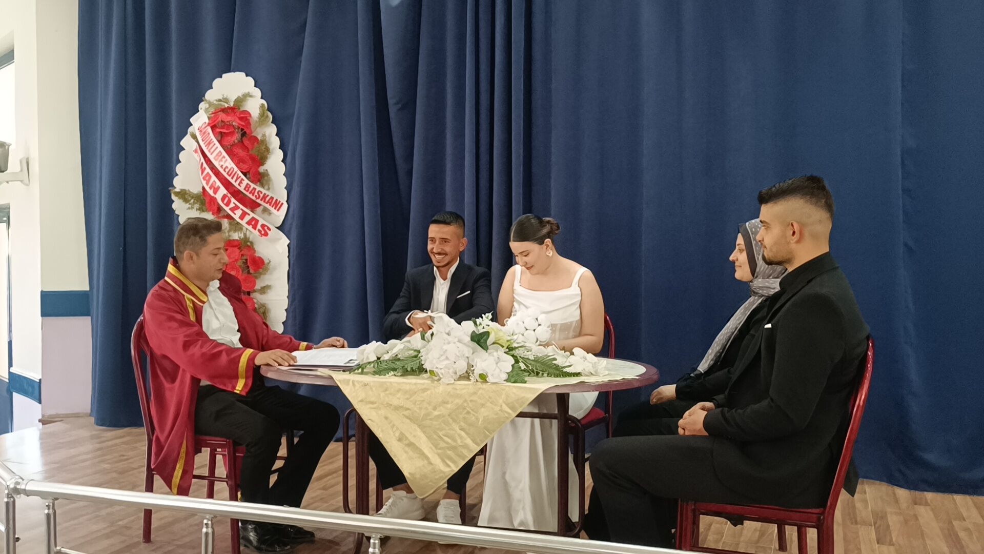 Afyon'da nikah dairesinde "06.06.2026" yoğunluğu: 26 çift aynı gün evlendi!