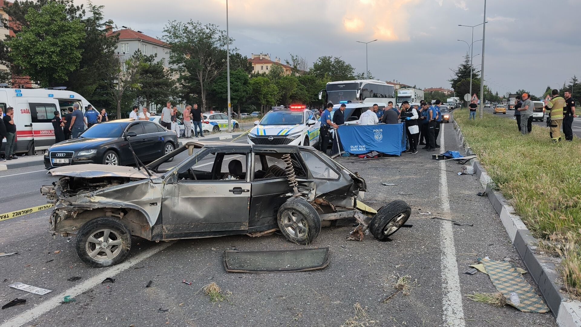 Afyon-Kütahya karayolunda feci kaza: 17 yaşındaki çocuk yaşamını yitirdi!