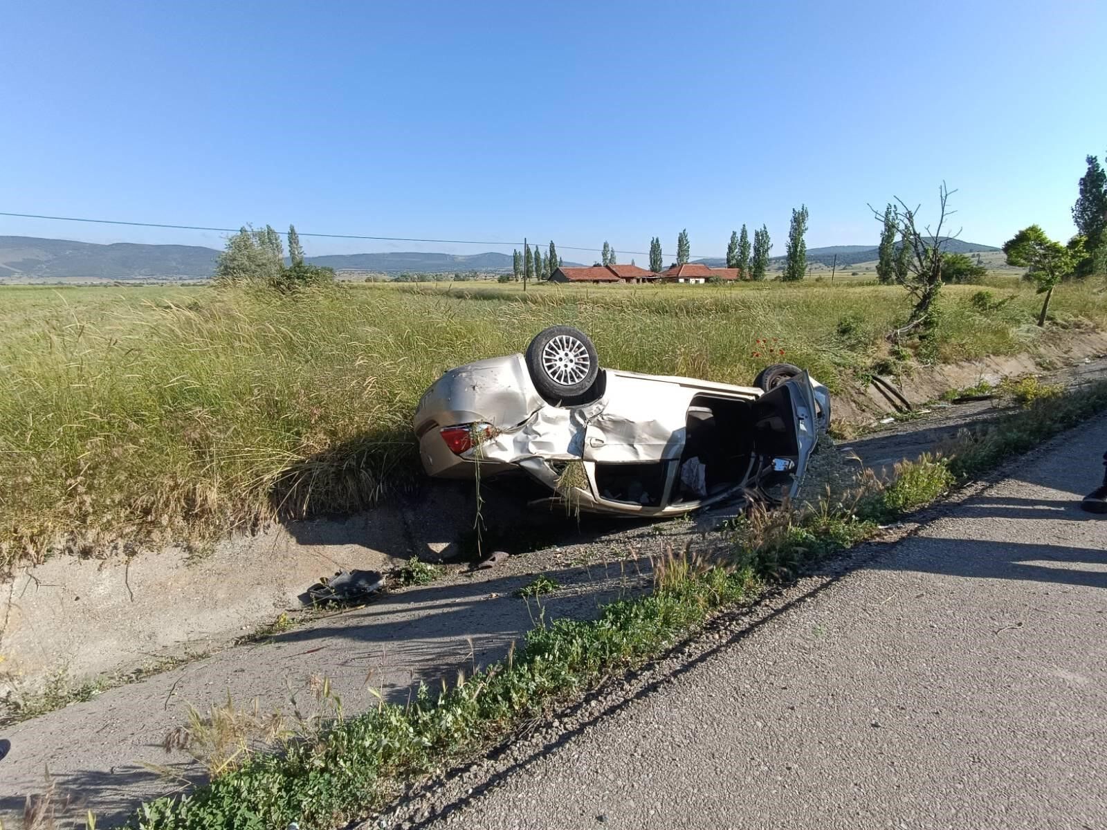 Afyon'da Korkutan Kaza: Takla Atan Otomobilde Ölü ve Yaralılar Var!