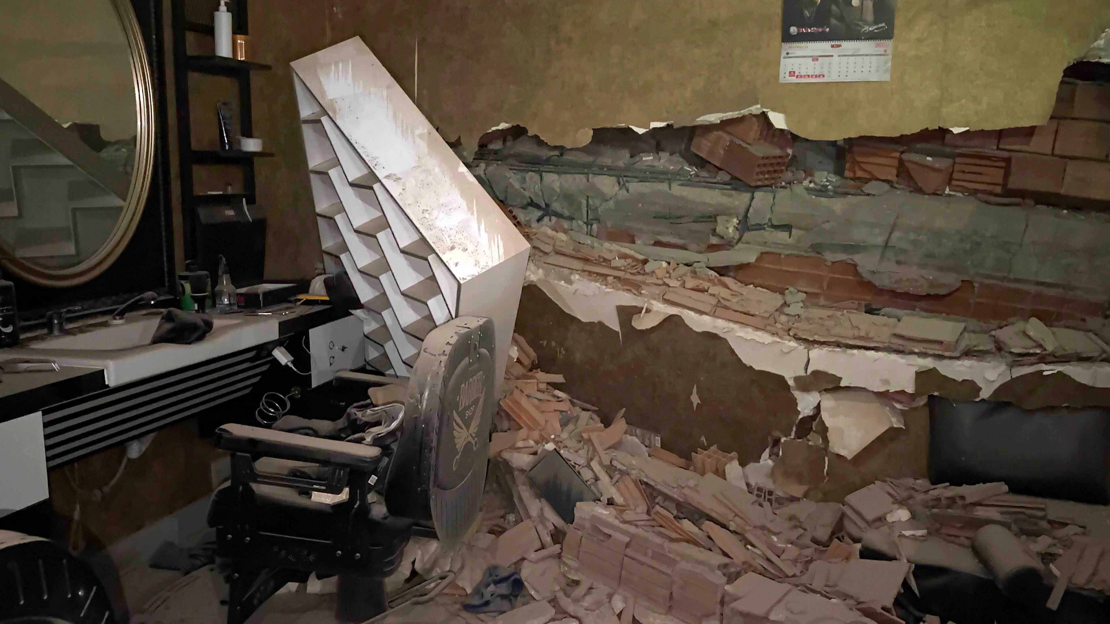 Afyon’da otel yıkımı faciasında yeni gelişme: Hasarlı iş yerleri tahliye edilip kapatıldı