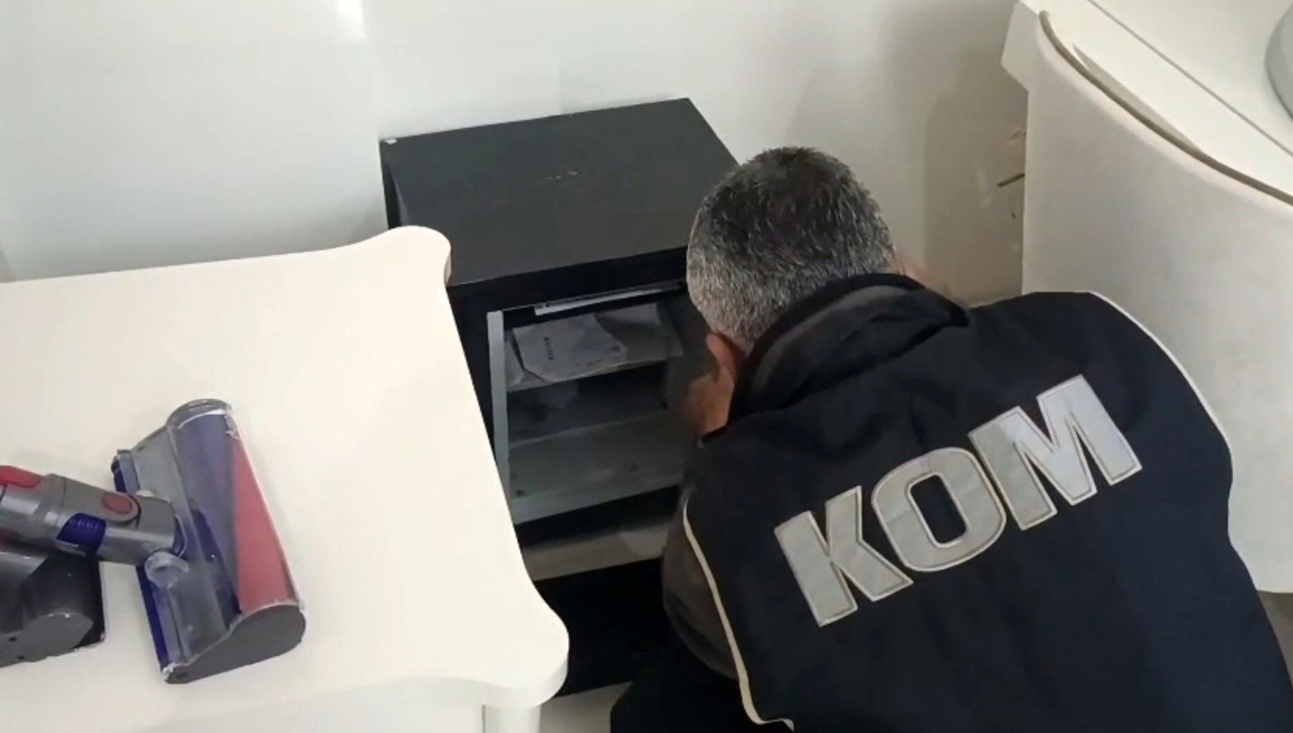 Konya merkezli operasyon Afyon’a uzandı: Ev ve iş yerlerinden cephanelik çıktı