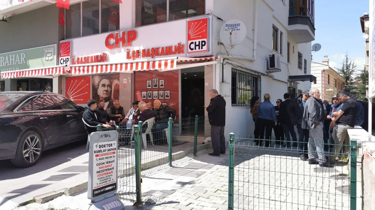 CHP Afyon Başkanlığı: Sandıktan çıkan iradeyi kendi mülkü sananlar dün akşam zorbalığa sarıldı