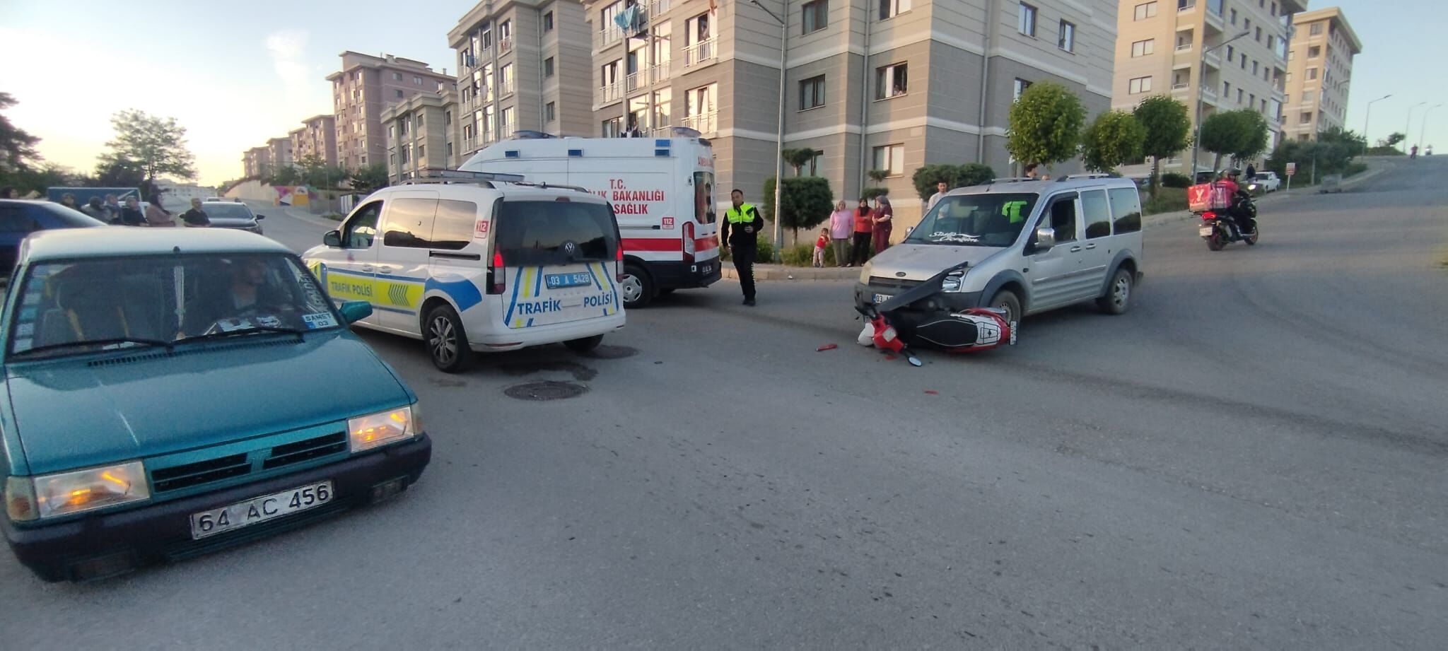 Afyon'da Motosiklet ile Otomobil Çarpıştı: Yaralı Var!