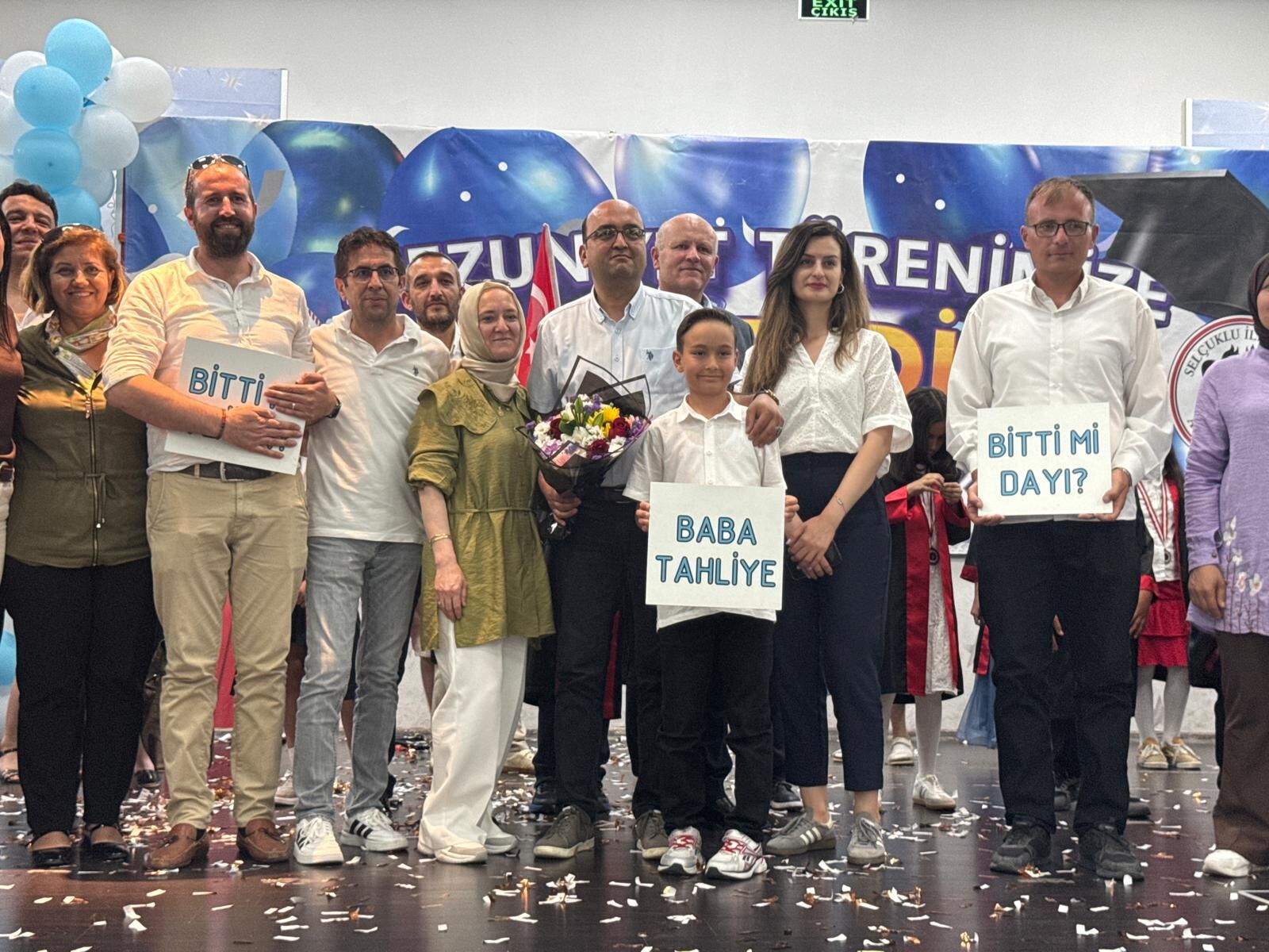Selçuklu İlkokulu Müdürü Geçe'ye personelinden koreografiyle uğurlama: "Kurtlar Vadisi Operasyonu Bitmiştir"