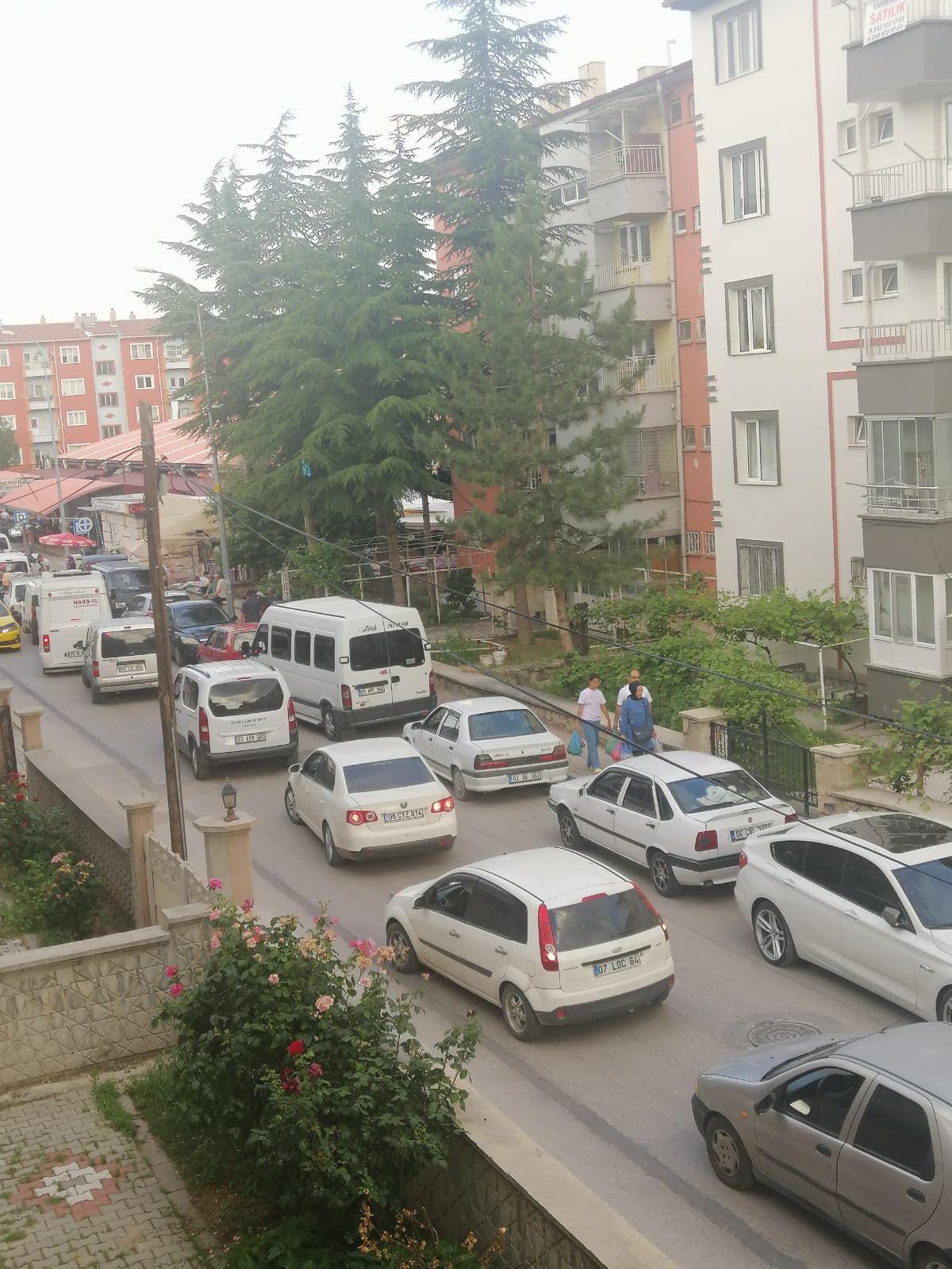 Afyon Gazi Mahallesi yol genişletme çalışması bekliyor