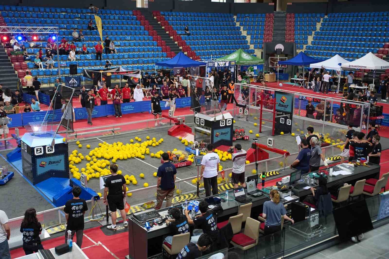 Robotlar spor salonunda yarıştı: Karadeniz'de ilk FRC Off-Season etkinliği düzenlendi