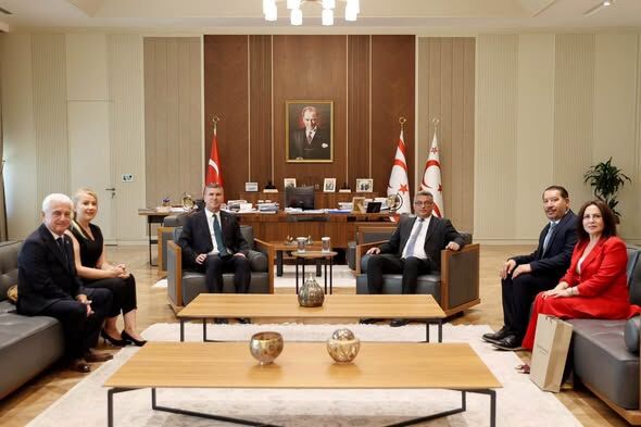 CHP’den Ak Parti’ye geçen Afyonlu başkan Kıbrıs’ta Cumhurbaşkanı ile görüştü