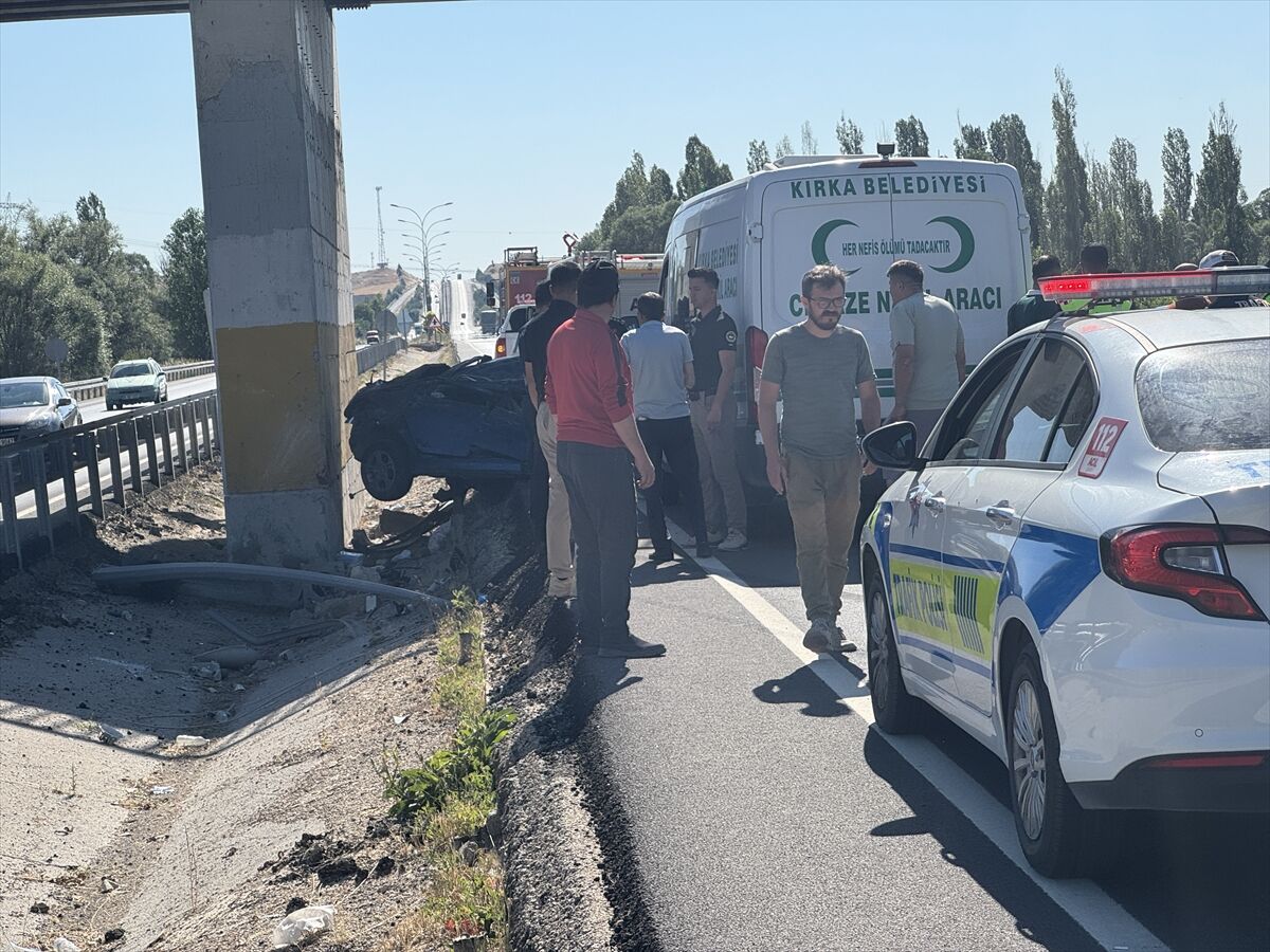 Afyon’da korkunç kaza: Uzman çavuş ve eşi öldü, 8 aylık bebek ağır yaralı!