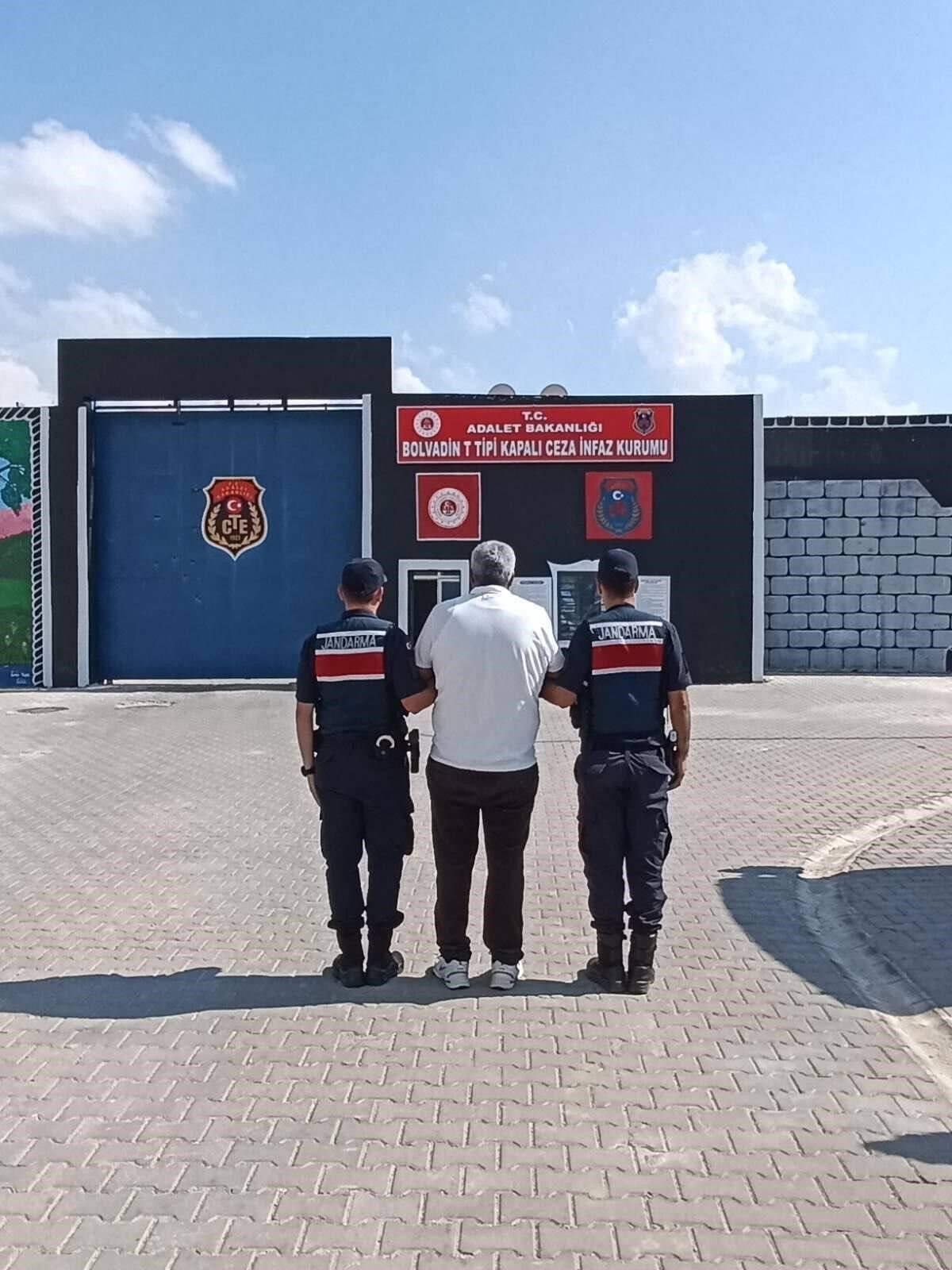 Afyon’da 20 Yıl Hapis Cezasıyla Aranan Uyuşturucu Firarisi Yakalandı