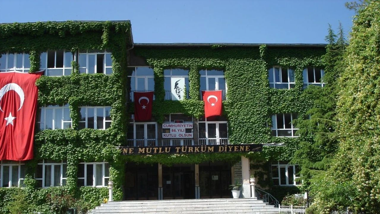 Sarmaşıklı Sanat Okulu yıkılacak mı? Afyon Belediyesi’nden net açıklama geldi
