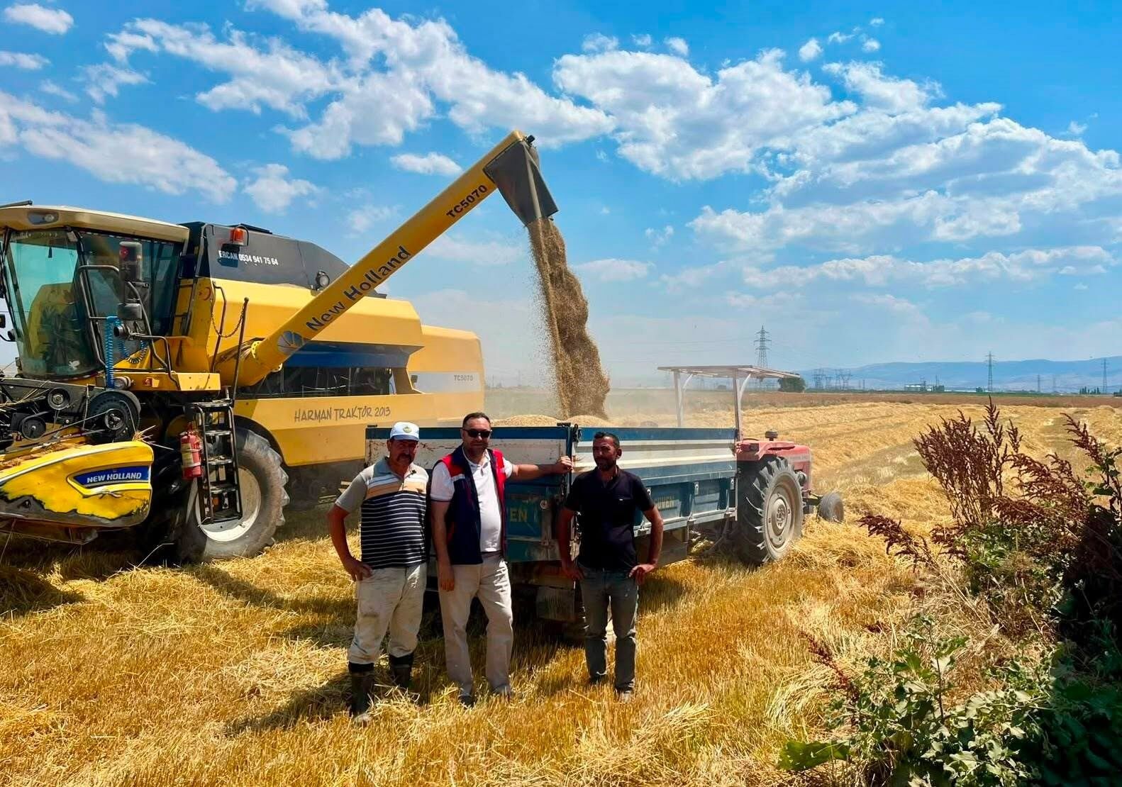 Afyon'da Tarlalarda Biçerdöver Denetimi