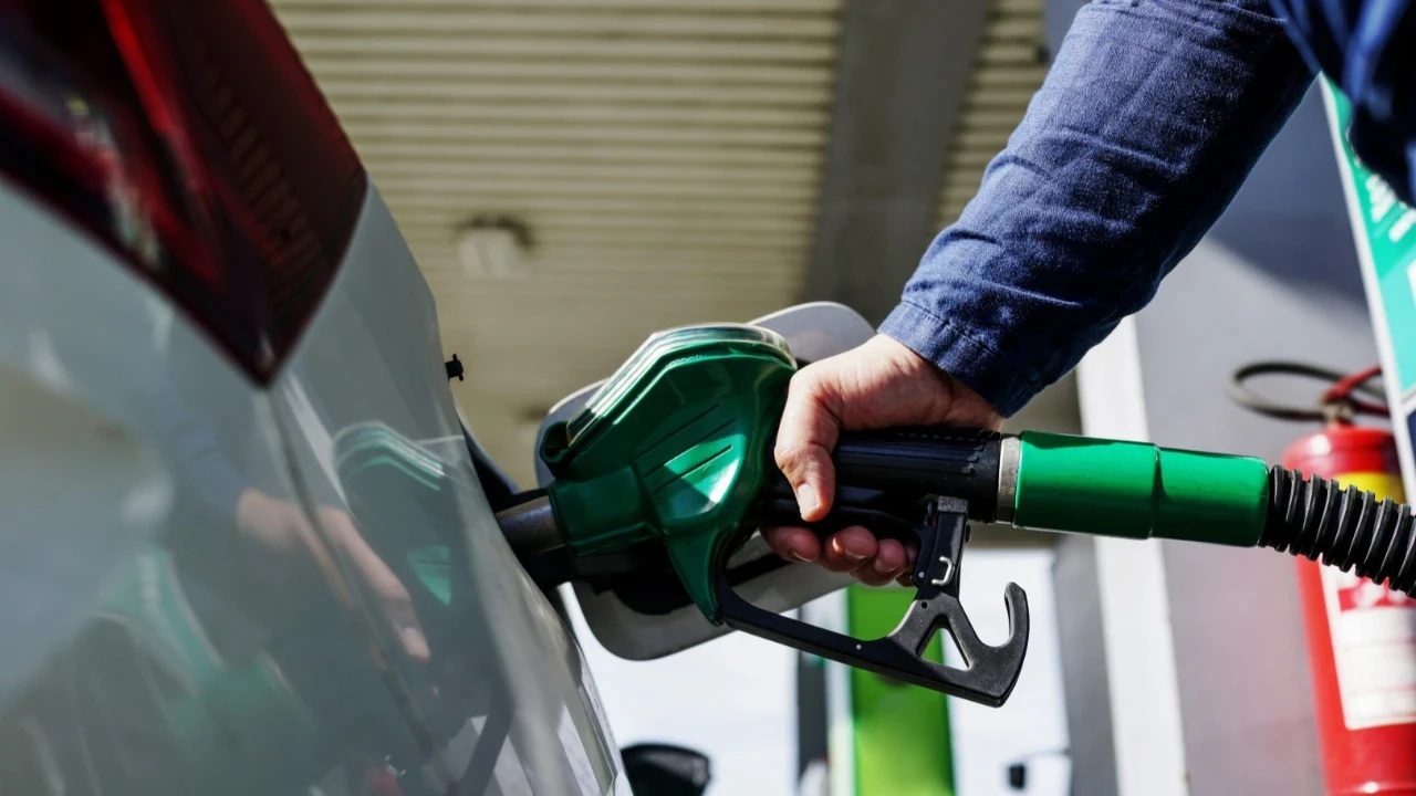 Petrol fiyatları fırladı: Motorin ve benzine çifte zam! İşte yeni fiyatlar…