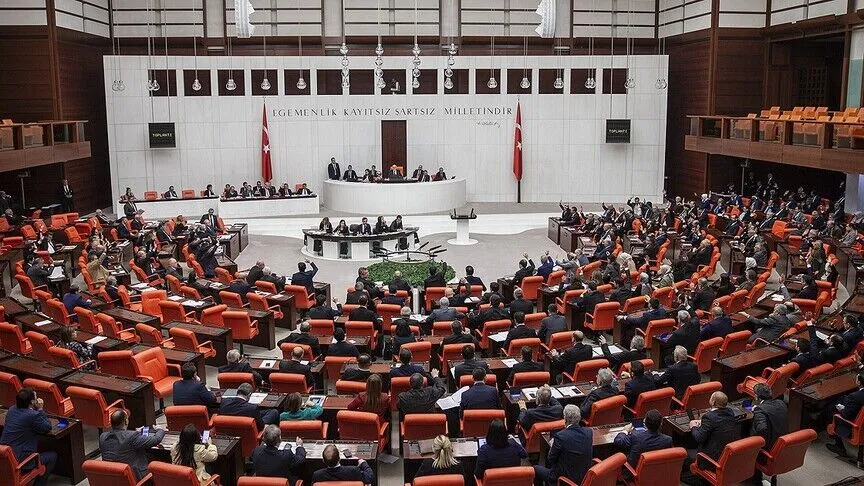 CHP ana muhalefetten düştü: İşte meclisteki yeni milletvekili dağılımı…