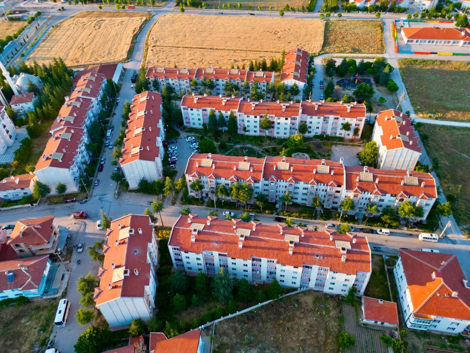 Afyon Bolvadin’de mahalle muhtarı kira fiyatına isyan etti: “30 yıllık binalara 13 bin TL isteniyor”
