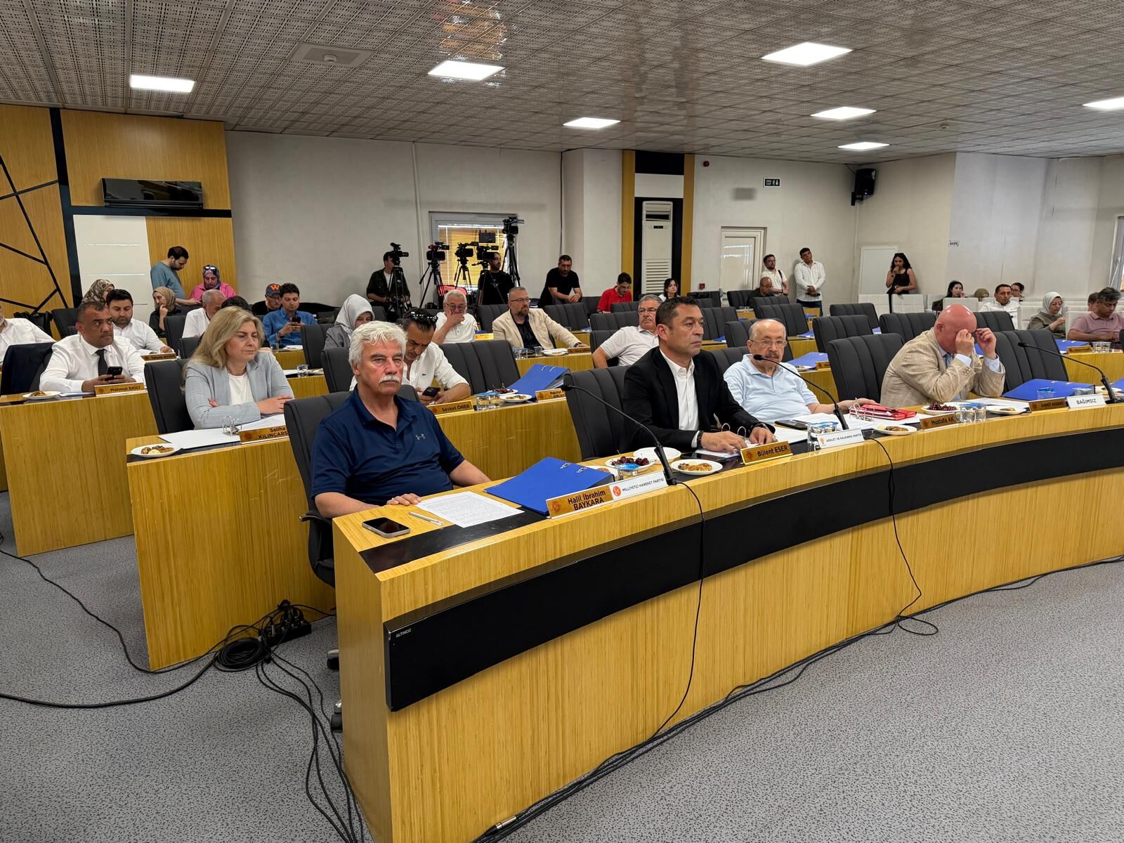 Mecliste "Endüstri Meslek Lisesi" Çatlağı: MHP 'Ret' Dedi, AK Parti 'Yıkılmasın' Diye Savundu