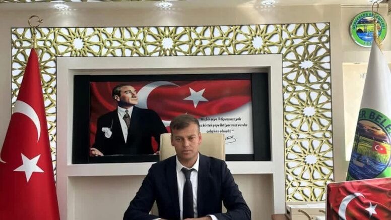 Afyonlu başkandan “yasak aşk” iddialarına yanıt: “İftiralar ve kumpaslar kurulmuştur”
