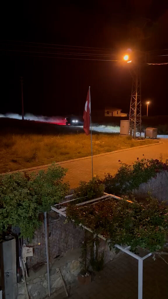 Afyon'da Vatandaş İsyan Etti: "3 Yaşındaki Çocuğuna Direksiyon Teslim Ediyor!"