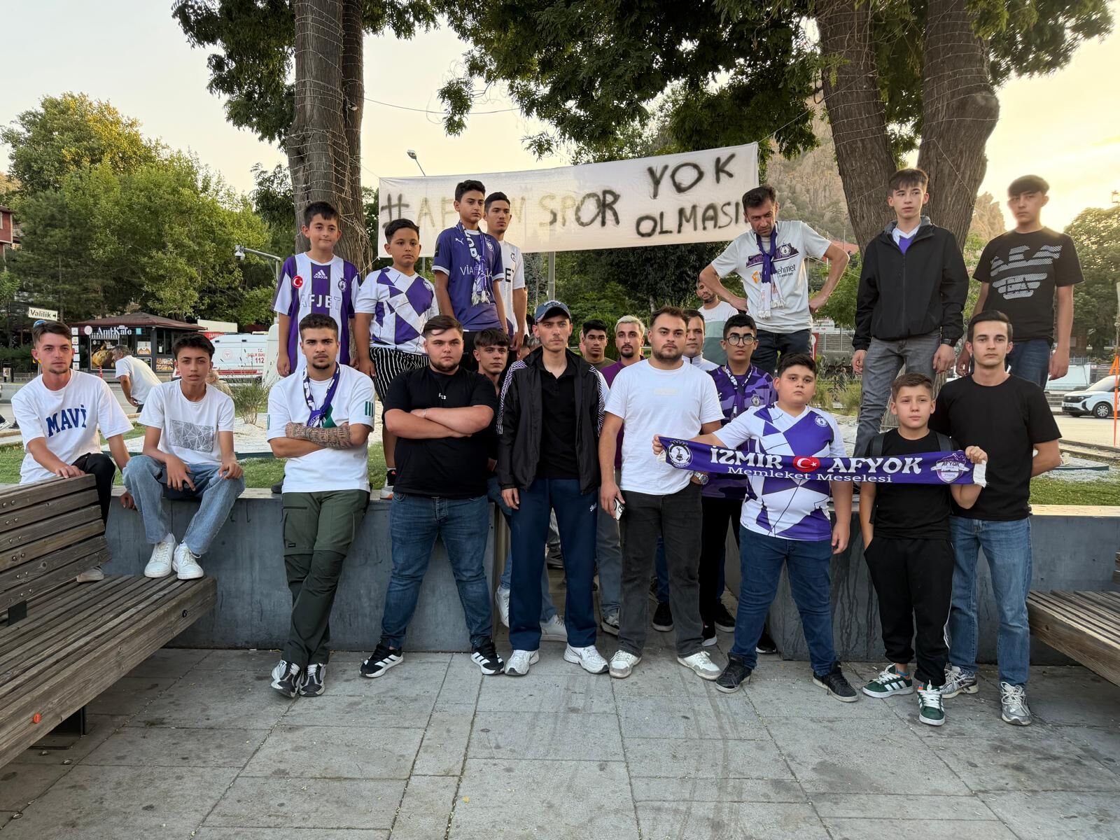 Afyonspor taraftarları Zafer Meydanı’nda toplandı: "Söz vermek kolay, arkasında durmak zor"