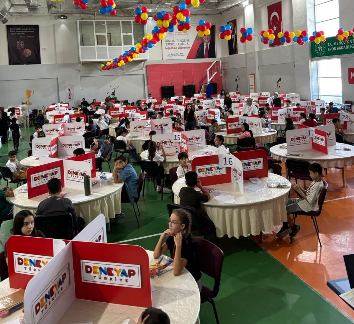 Van'da 453 Öğrenci DENEYAP Teknoloji Atölyeleri İçin Ter Döktü
