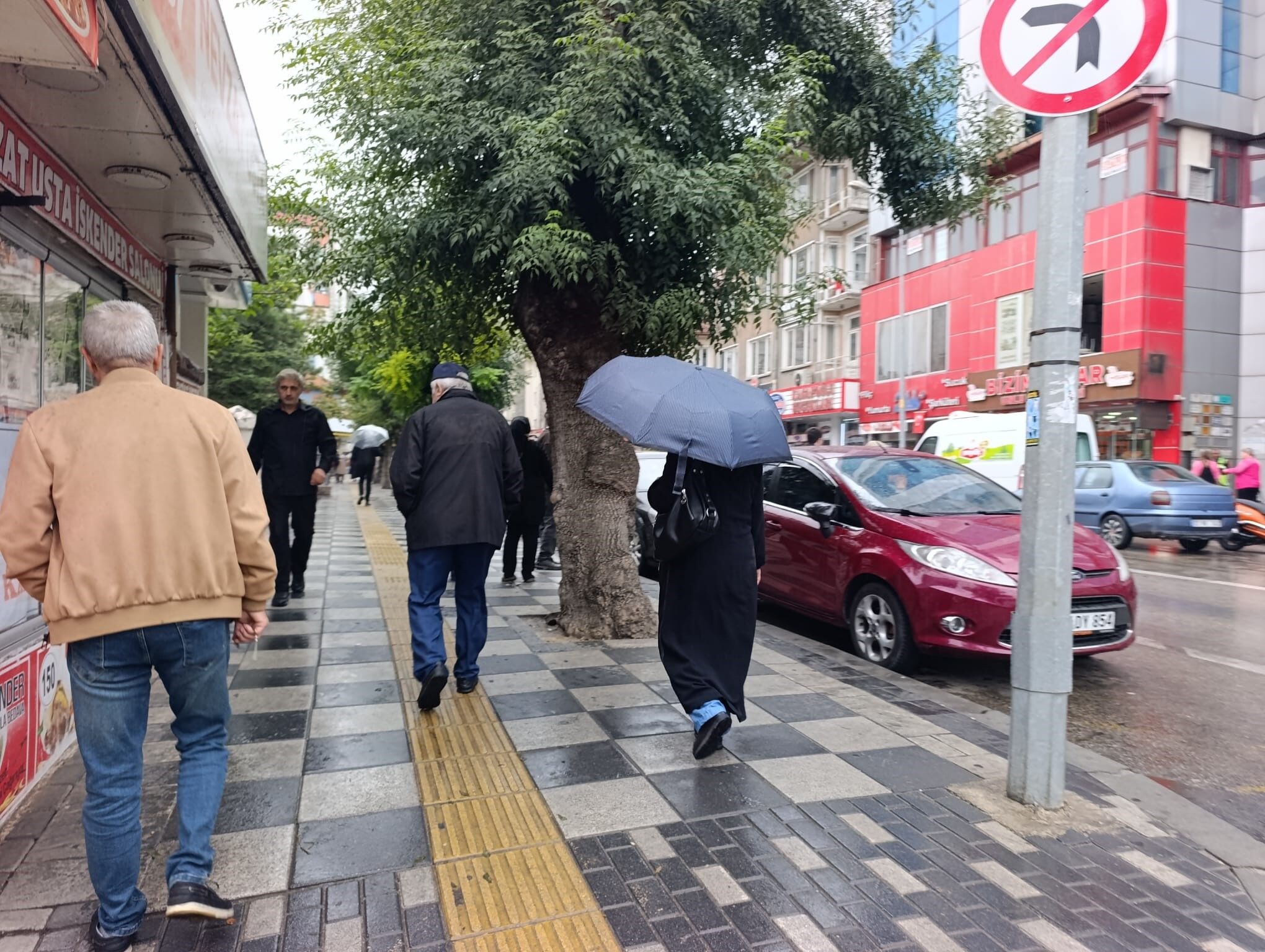 Afyon’da beklenen yağış başladı
