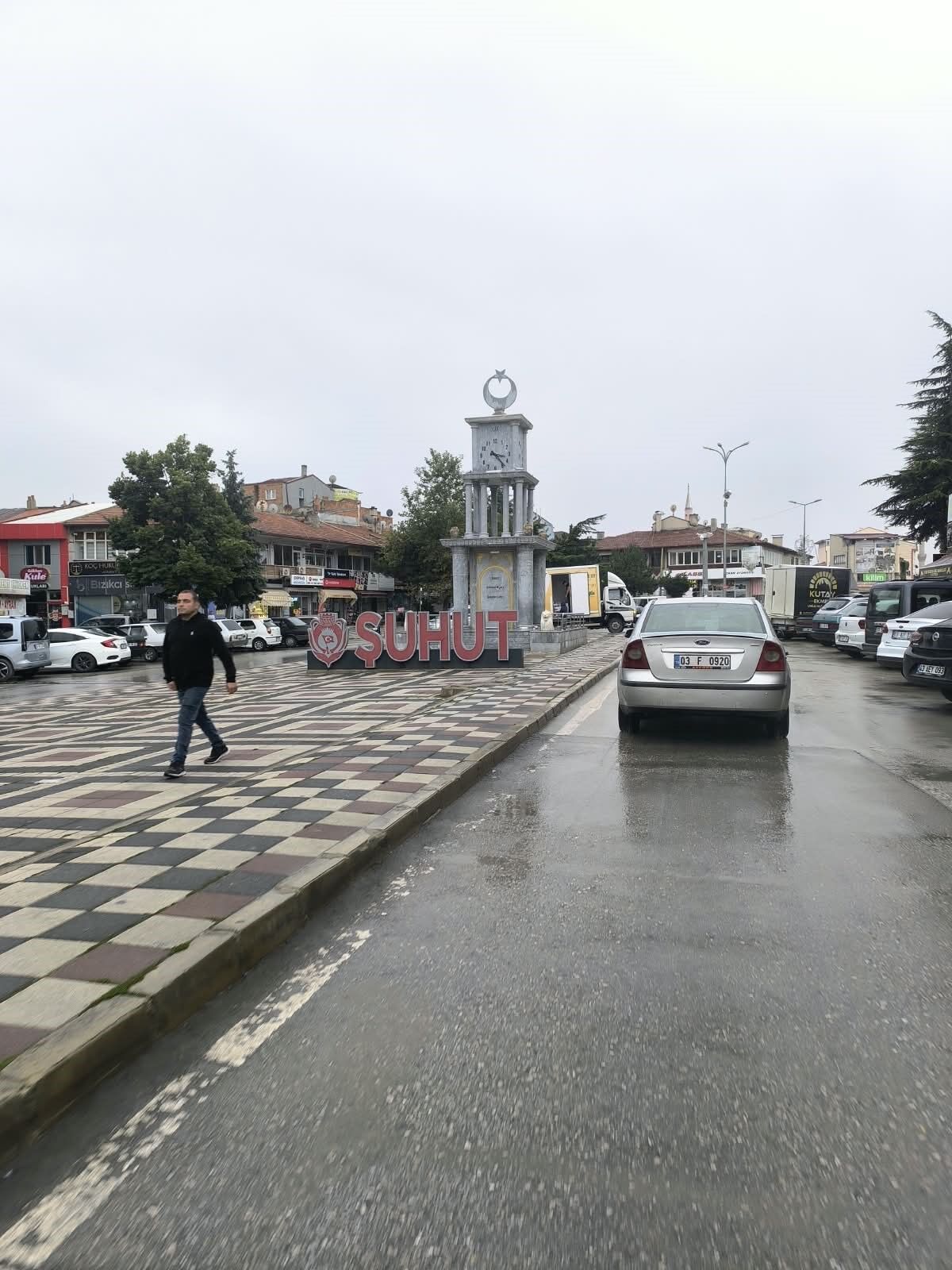 Afyon Şuhut'ta yağış etkili oldu: Sıcak ve kurak günlerin ardından vatandaşlar memnun
