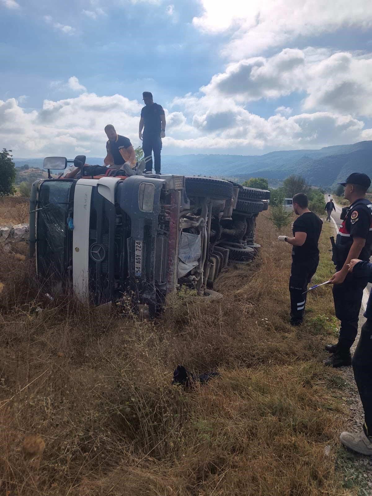 Bilecik'te Beton Mikseri Devrildi: 2 Yaralı