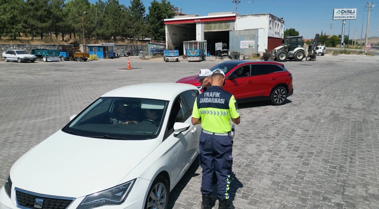 Afyon’da jandarmadan kesintisiz trafik denetimi