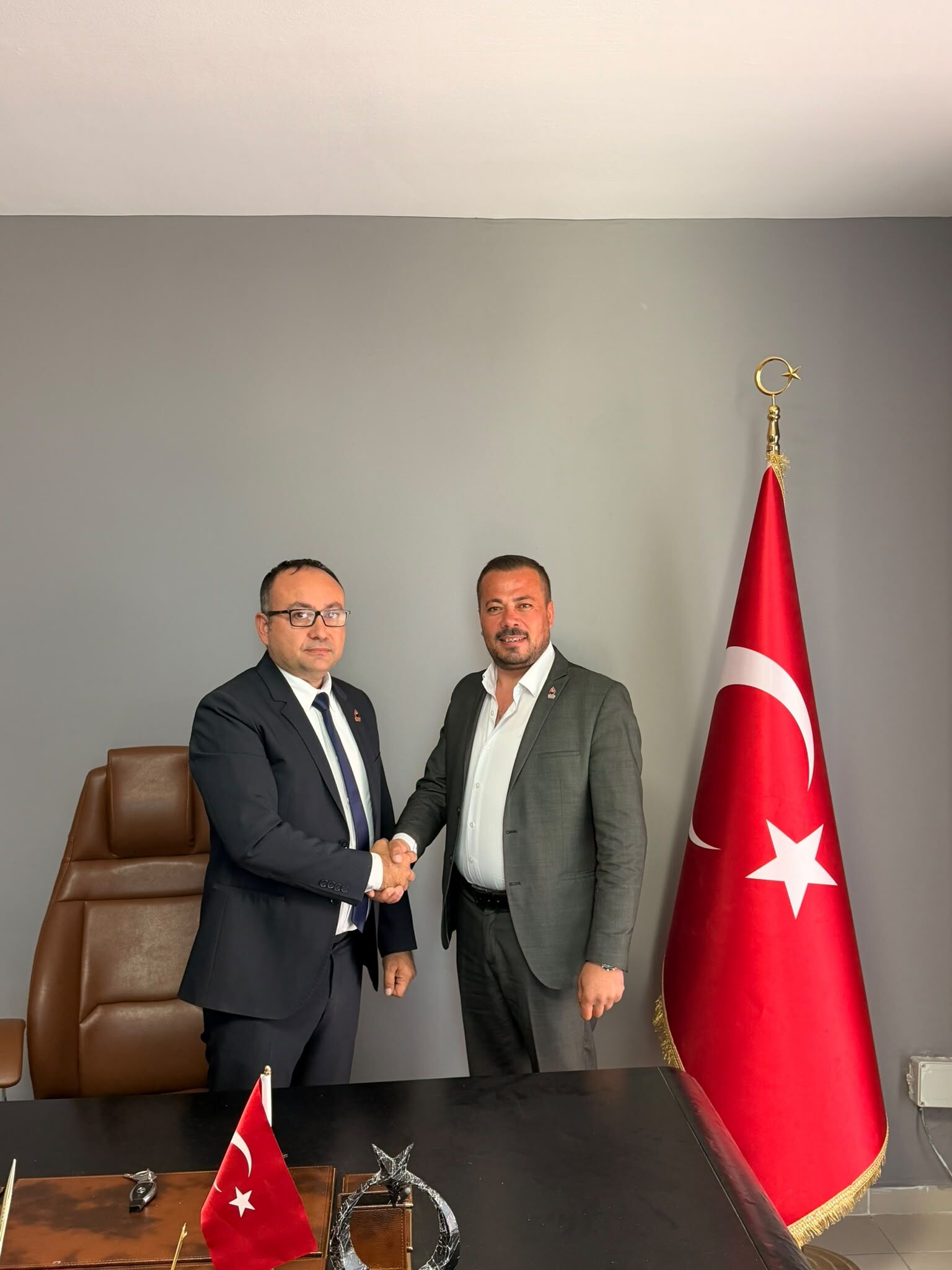 Zafer Partisi Bolvadin’de bayrak değişimi: Yeni ilçe başkanı Yasin Yaman oldu