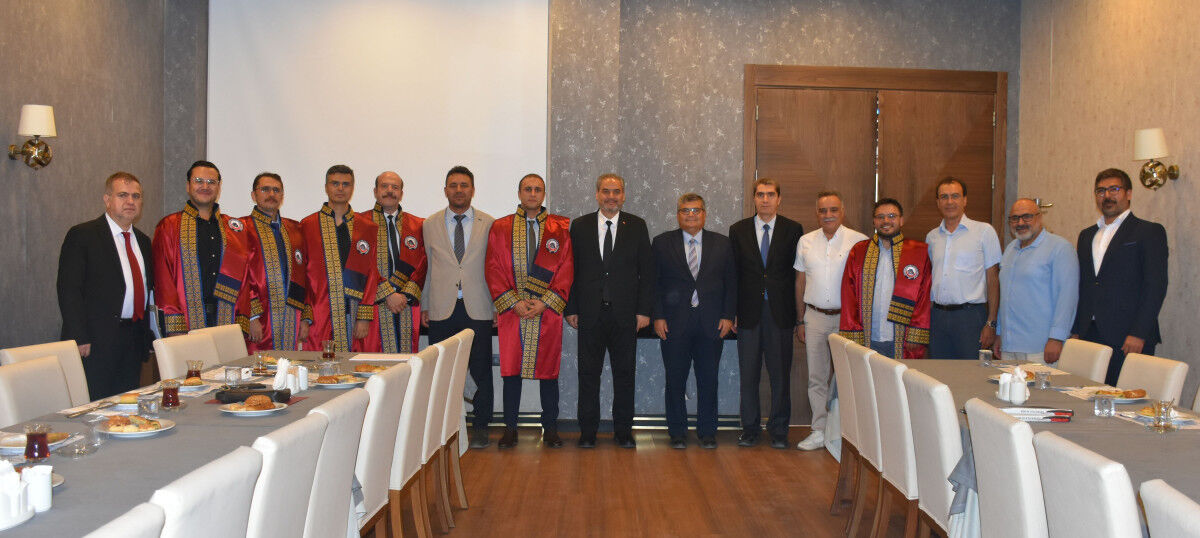 Afyon’un eski Sağlık Müdürü Serhat Korkmaz’a AFSÜ’de yeni unvan