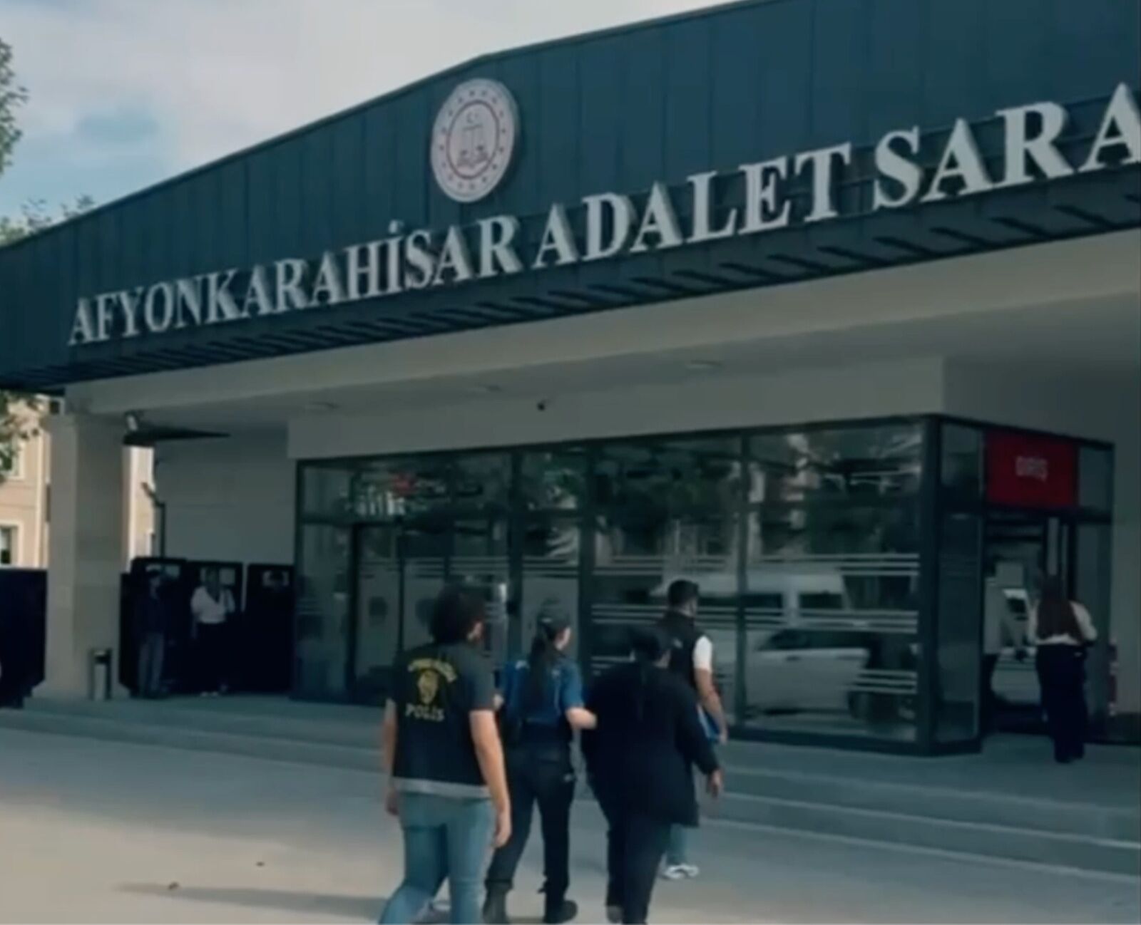 Afyon’da yaşı küçük kişileri fuhşa teşvik eden şahıs tutuklandı: Mağdurun annesi de aralarında!