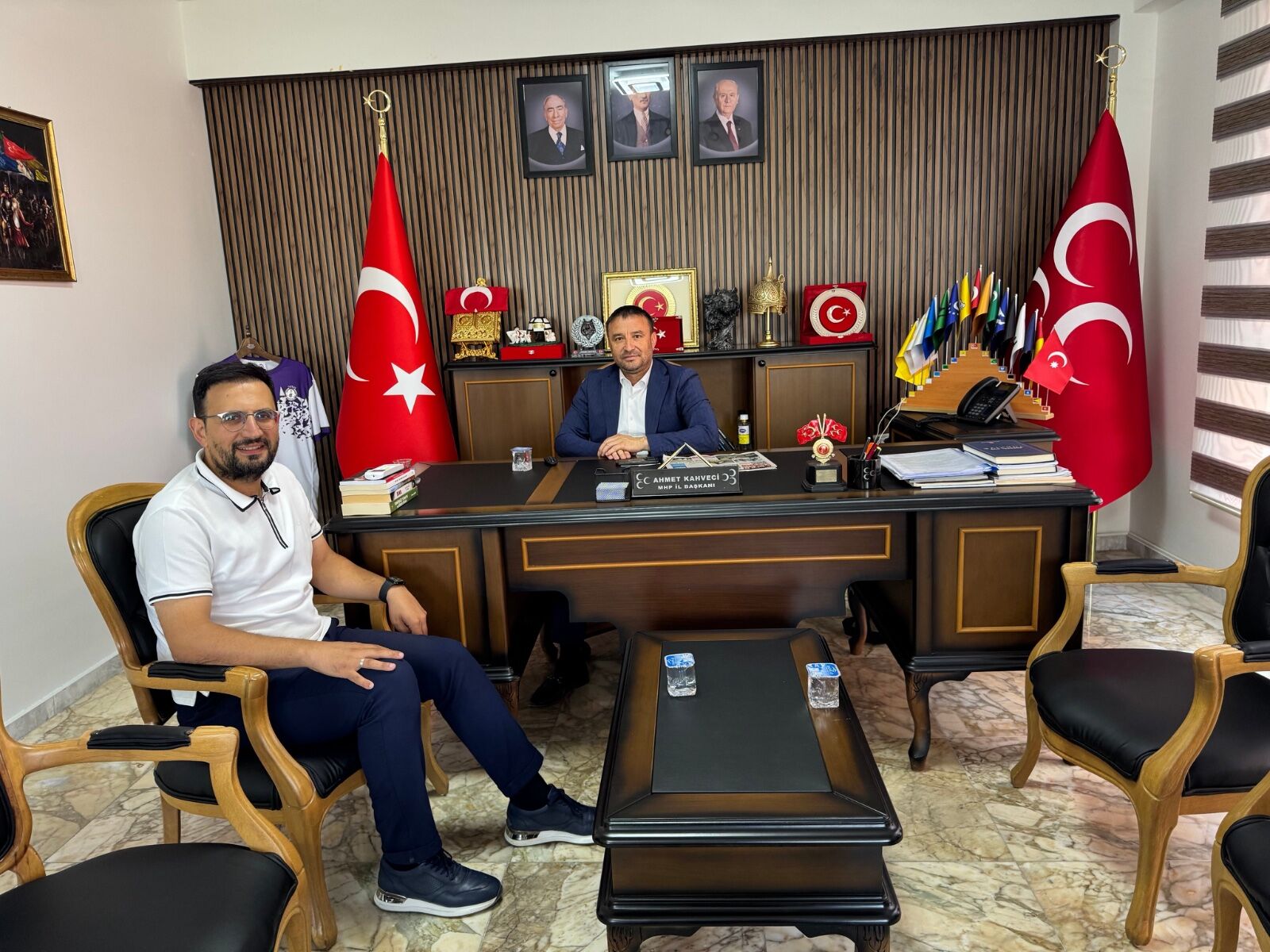 Gazeteci Nail Azbay’dan MHP İl Başkanı Kahveci’ye ziyaret: “Memleketi konuştuk”