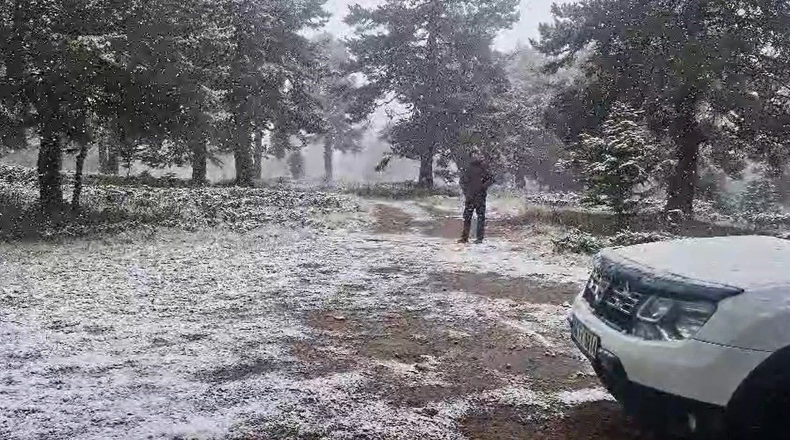 Bozüyük'ün Yüksek Kesimlerine Mevsimin İlk Karı Yağdı