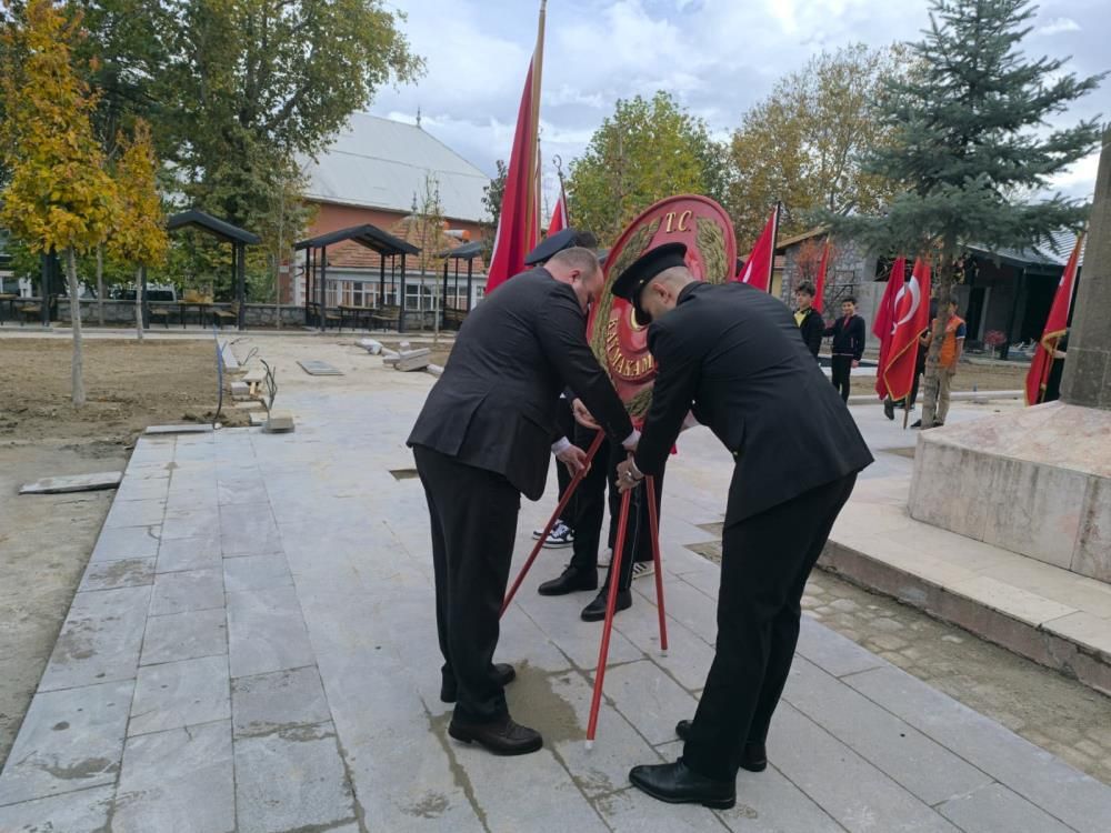 Cumhuriyet'in 103. yılı Şuhut'ta törenle kutlandı