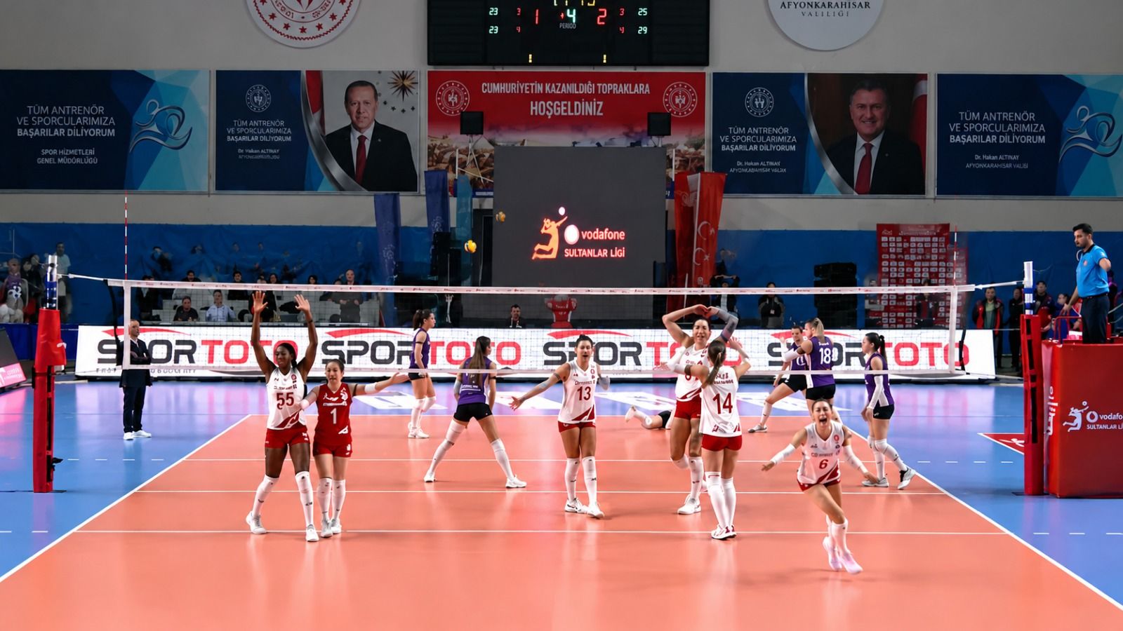 Afyon'da Sultanlar Ligi heyecanı! Yüntaş ile Aras Kargo kozlarını paylaştı