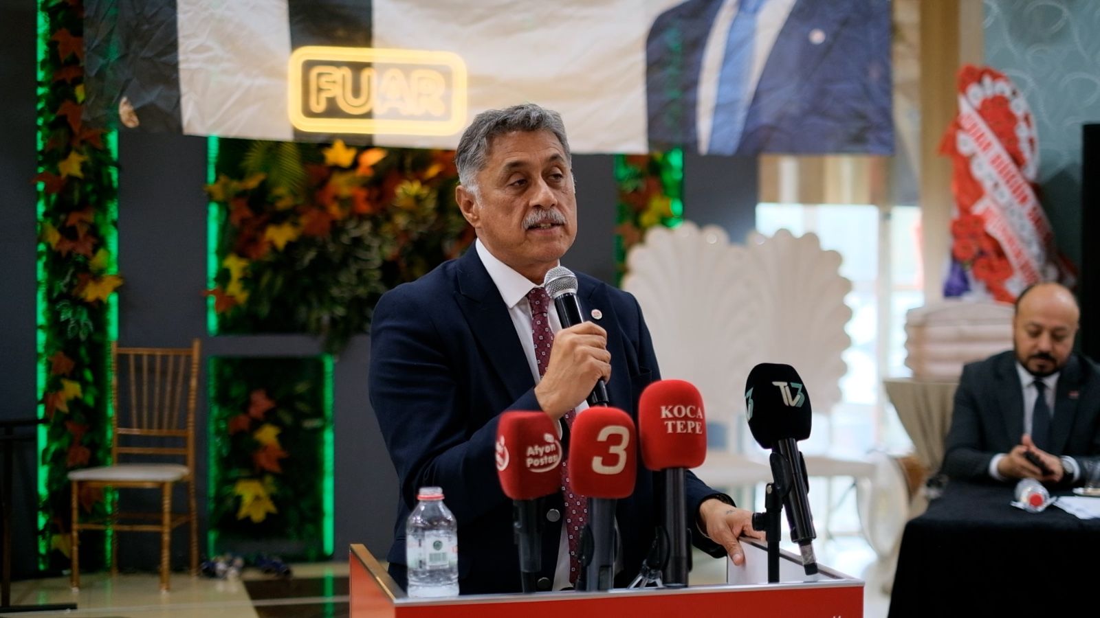 Afyon'da YENİ Parti'de hesaplaşma gibi kongre! Yalçın Görgöz verip veriştirdi
