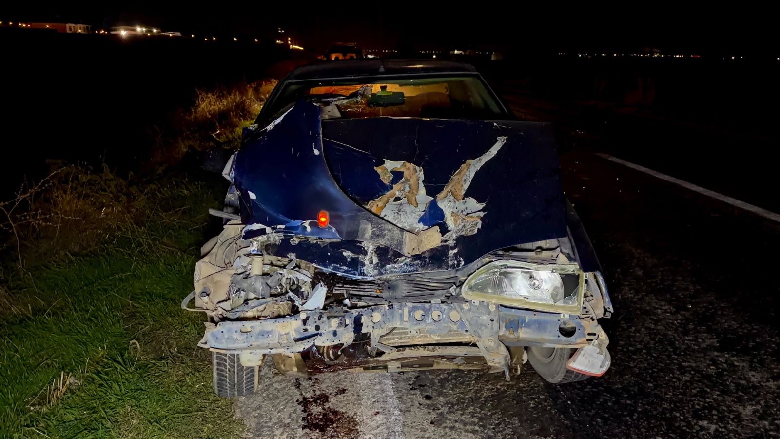 Afyon’da otomobil patpata arkadan çarptı: Patpat tarlaya uçtu, yaralılar var!