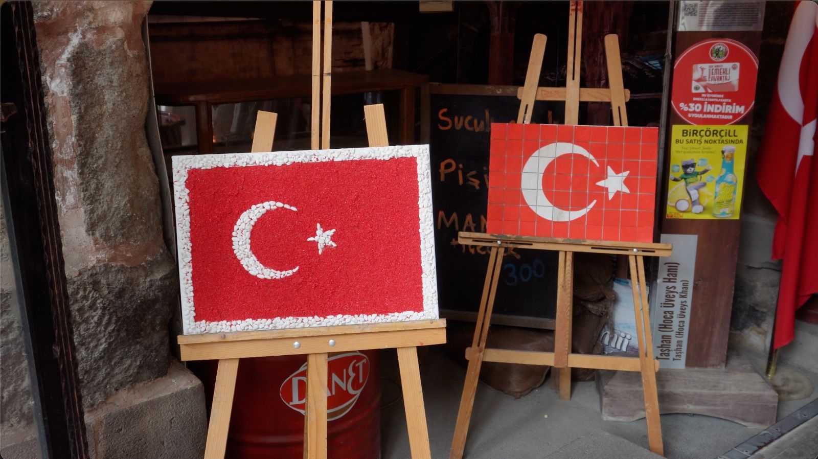 Afyon’da anaokulu öğrencilerinden Türk bayrağı sergisi: “Mustafa Kemal Atatürk bizim kalbimizde”