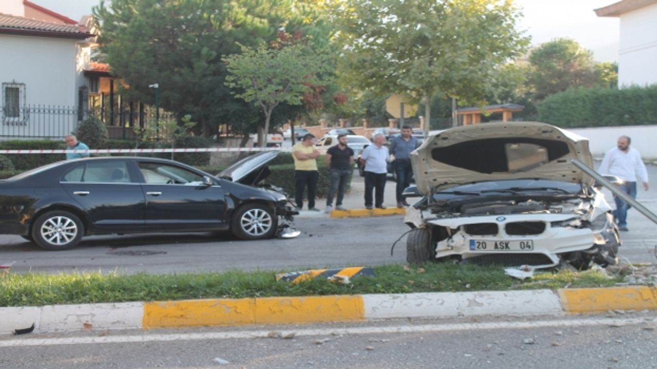 Denizli'de trafik kazas: 2 yaralı