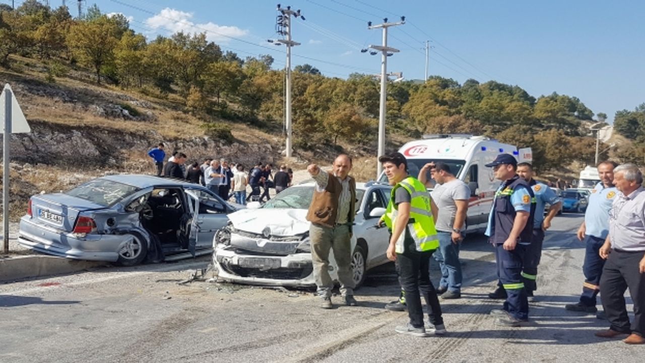 Kütahya'da zincirleme trafik kazası: 5 yaralı