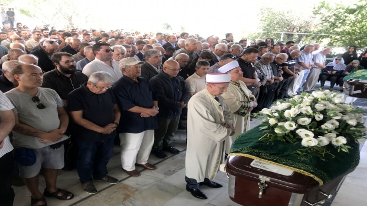 Eski AA çalışanlarından Adnan Çağlayan'ın cenazesi toprağa verildi