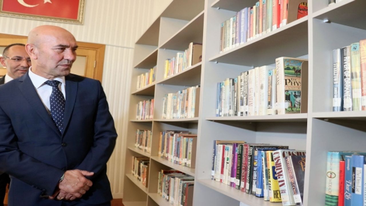 İzmir'in ilk 'dijital kütüphanesi' açıldı