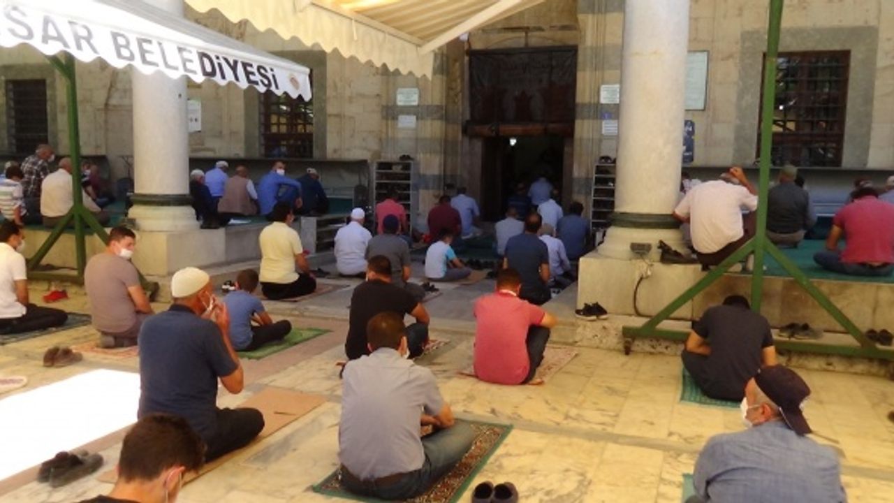 Afyon'da camilerde Ayasofya için şükür duası edildi