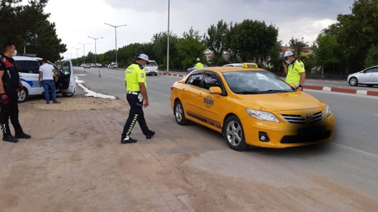 Afyon'da durdurulan bir taksi herkesi şaşırttı