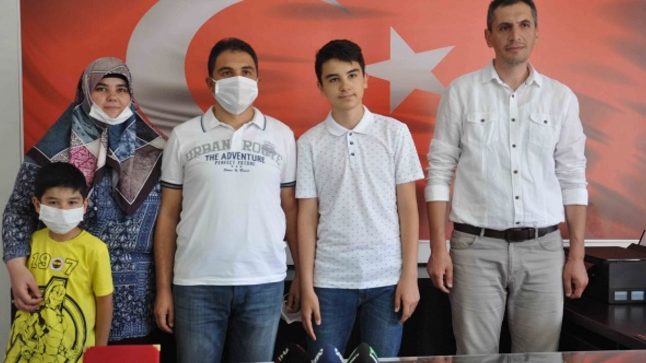 Afyonlu Furkan Gökkaya LGS'de Türkiye birincisi oldu
