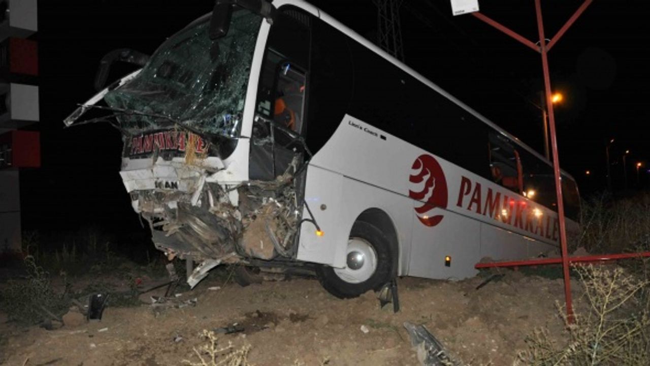 Otobüs yoldan çıkıp tarlaya uçtu: 31 yolcu yaralı!
