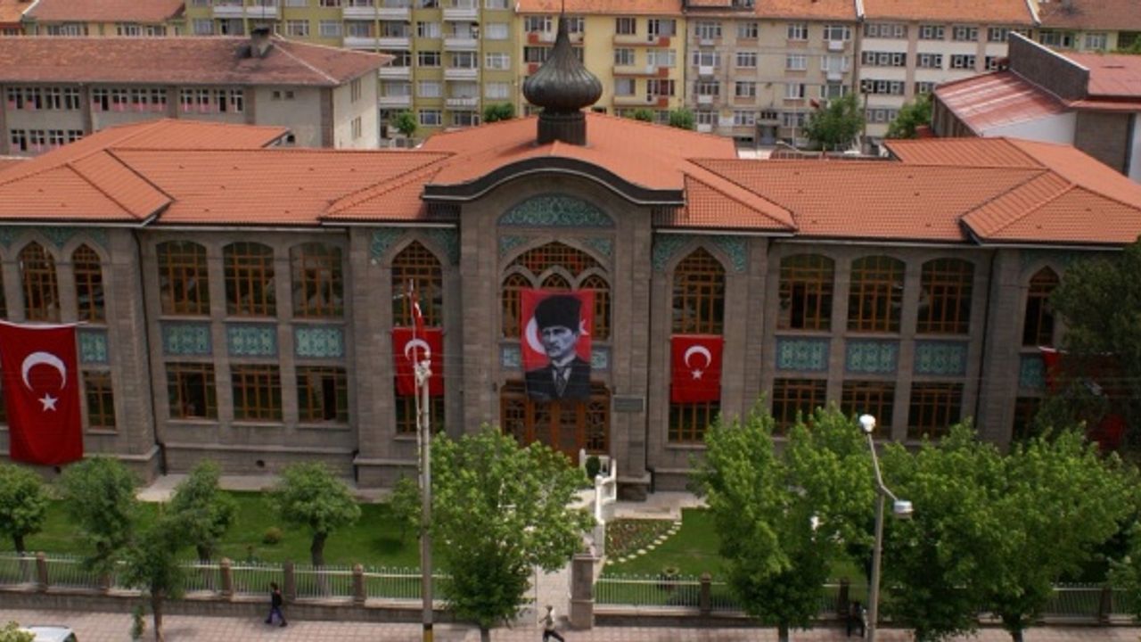 Türkiye’nin tercihi Afyon Lisesi oldu